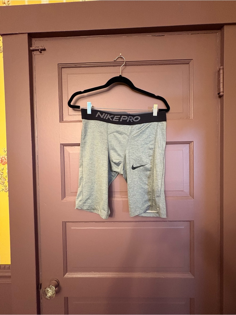 Men’s Dri Fit Nike Pro Gray Compression Shorts size large